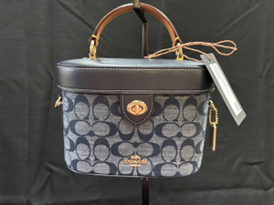 COACH KAY CROSSBODY IN CHAMBRAY COMES WITH 2 STRAPS COACH KAY CROSSBODY IN CHAMBRAY COMES WITH 2 STRAPS