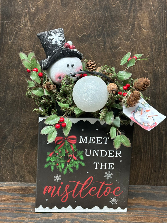 MEET ME UNDER THE MISTLETOE DECOR