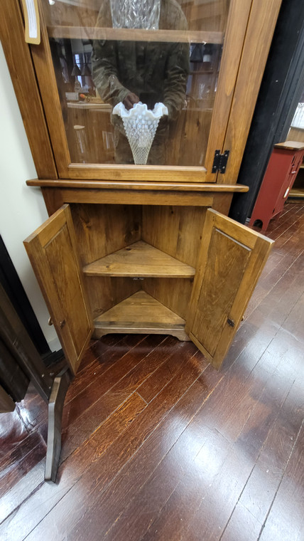 MEDIUM CORNER CABINET W/GLASS-SPECIAL WALNUT/SPECIAL WALNUT