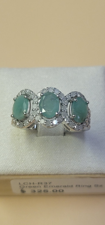 GREEN EMERALD RING