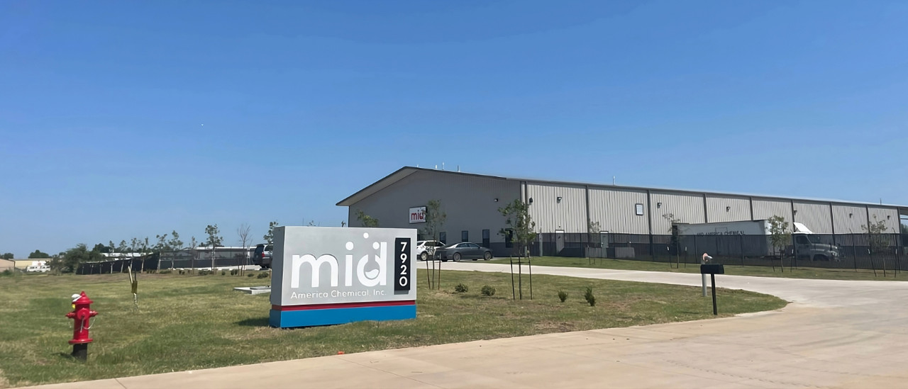 Industrial chemical warehouse with palletized drums and totes — Mid-America Chemical Industrial chemical warehouse with palletized drums and totes — Mid-America Chemical