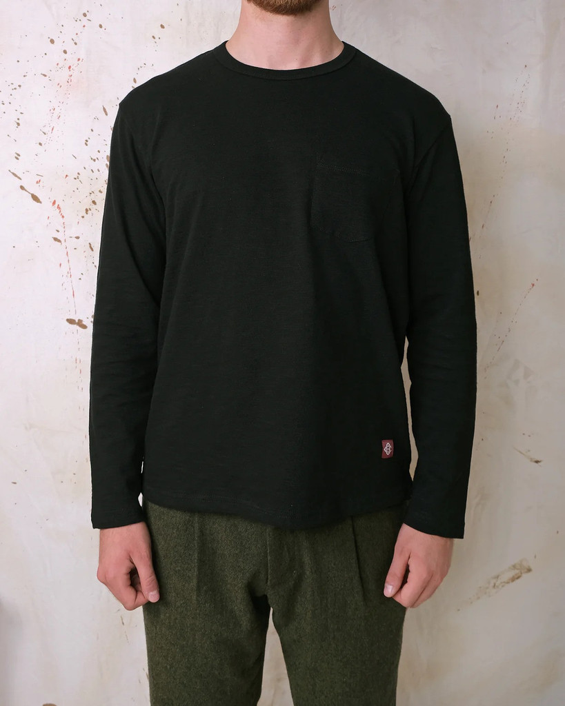 Outclass double slub l/s pocket tee in 100% cotton.