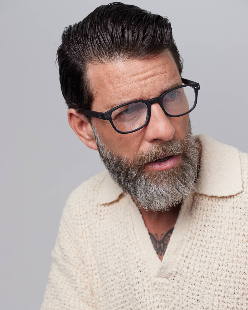 Izipizi "B" shaped reading glasses.