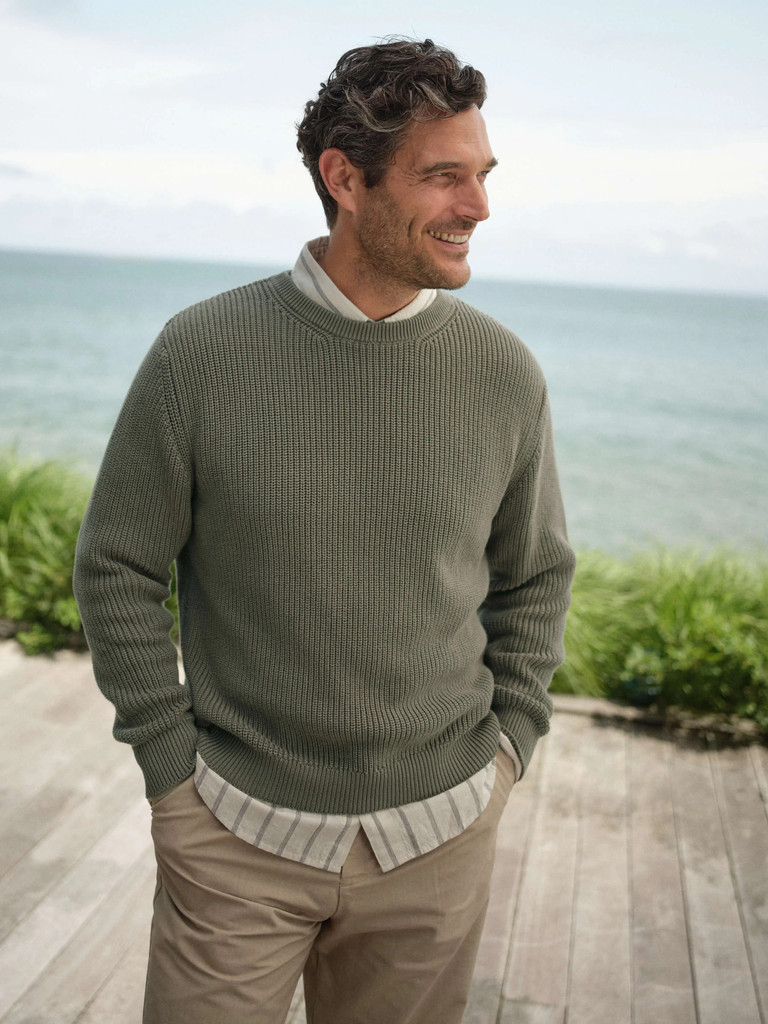 Alex Crane Bay ribbed crewneck sweater in 100% cotton.