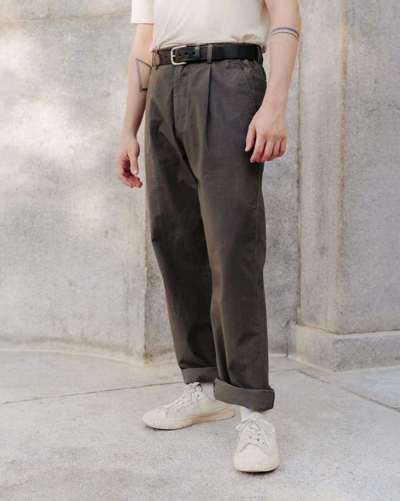 Alex Crane pac easy pleated pant in cotton ripstop in color juniper.
