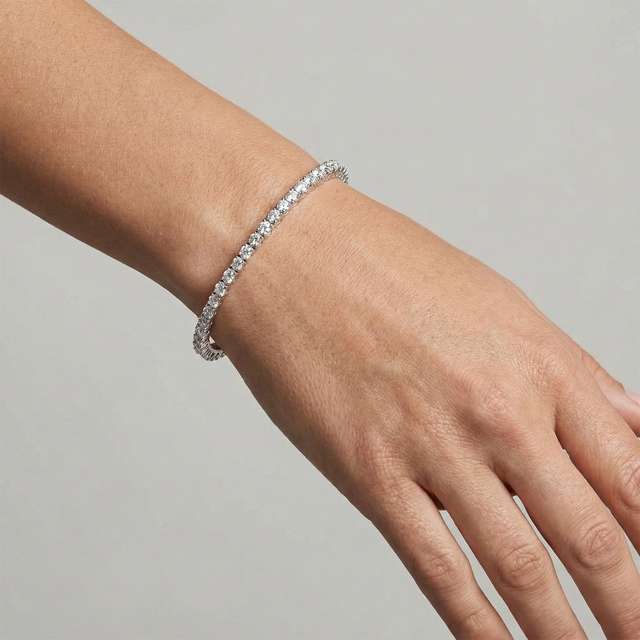 5.4ct Classic Diamond Eternity Bangle Hinged Bracelet 18k Gold