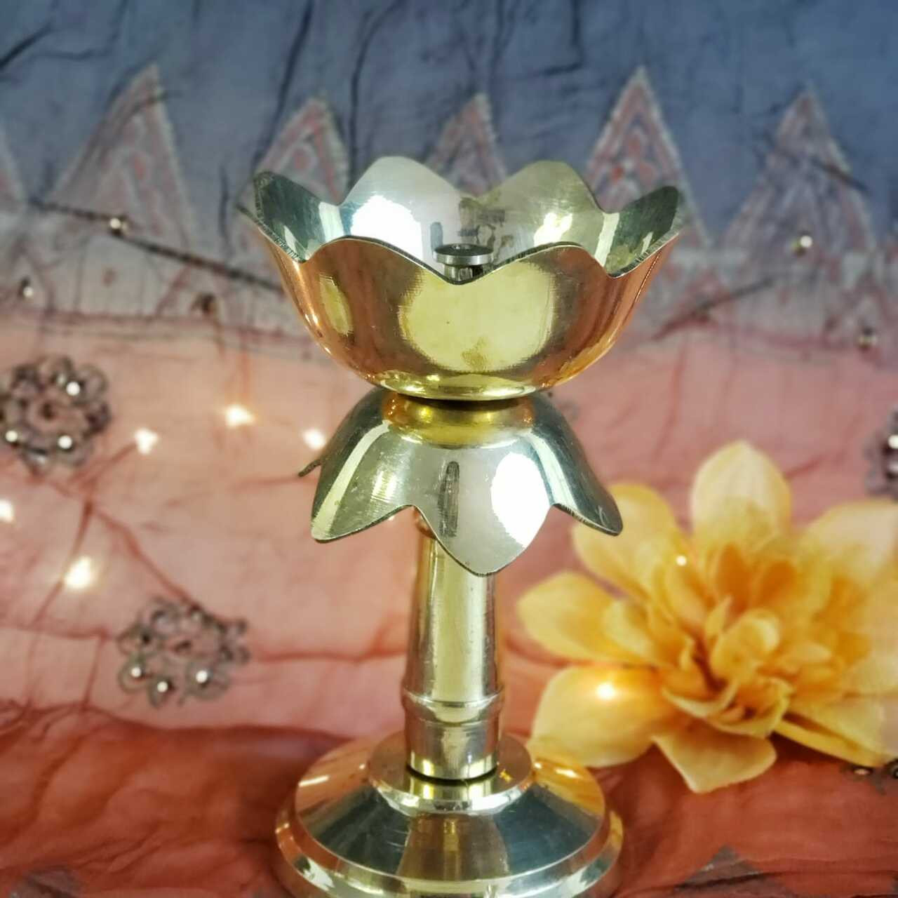 Puja Öllampe (Diya) Aus Messing | Höhe 6,1 Cm, Fasst Bis 30 Ml Öl | Für Hinduistische Rituale & Dekoration