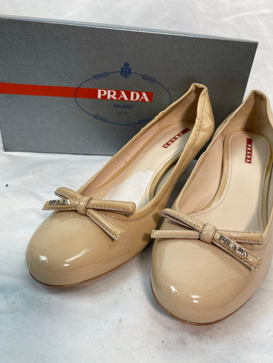 Prada Patent Leather Beige Bow Kitten Heel Shoes Heels