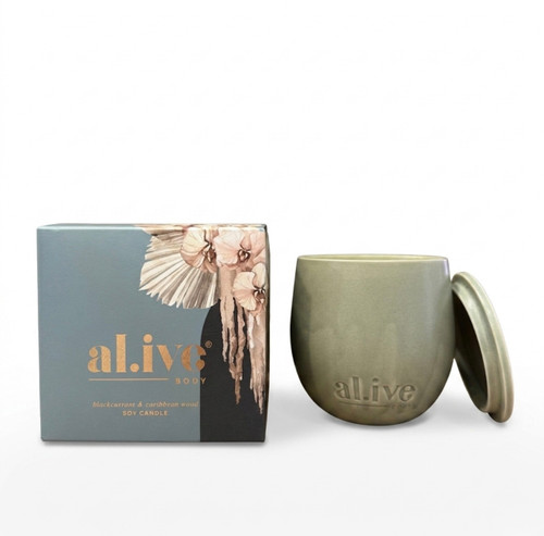 SOY CANDLE - BLACKCURRANT & CARIBBEAN WOOD