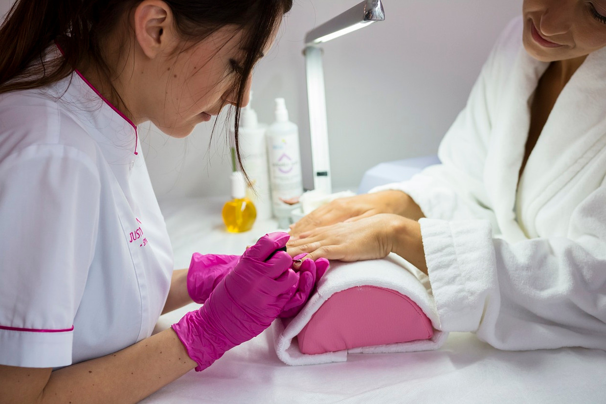 The Ultimate Guide to Nail Tech Tipping, Salon Etiquette, and More The Ultimate Guide to Nail Tech Tipping, Salon Etiquette, and More