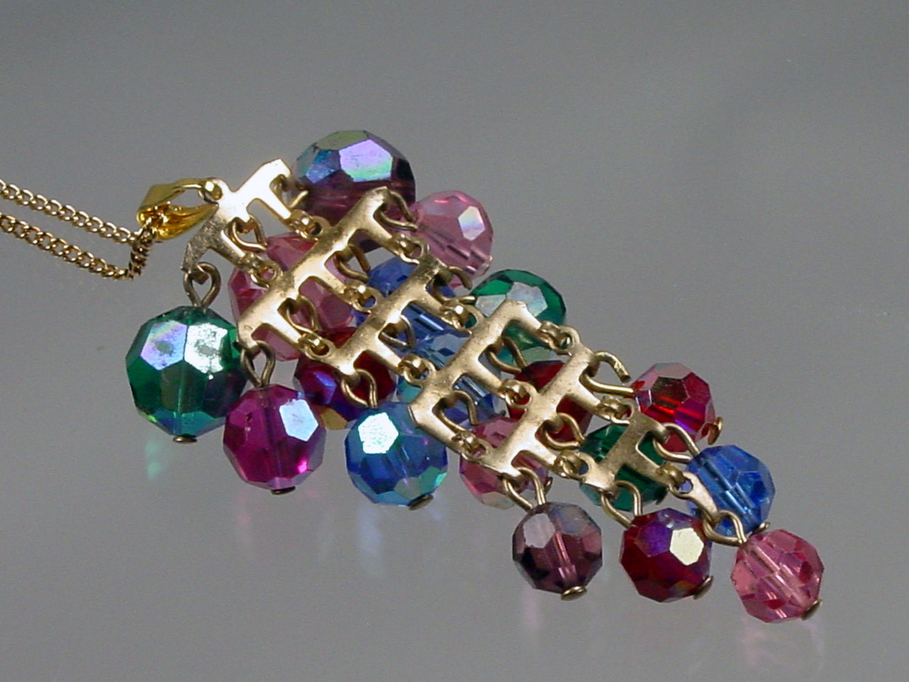 Tiered segmented pendant with 18 crystals