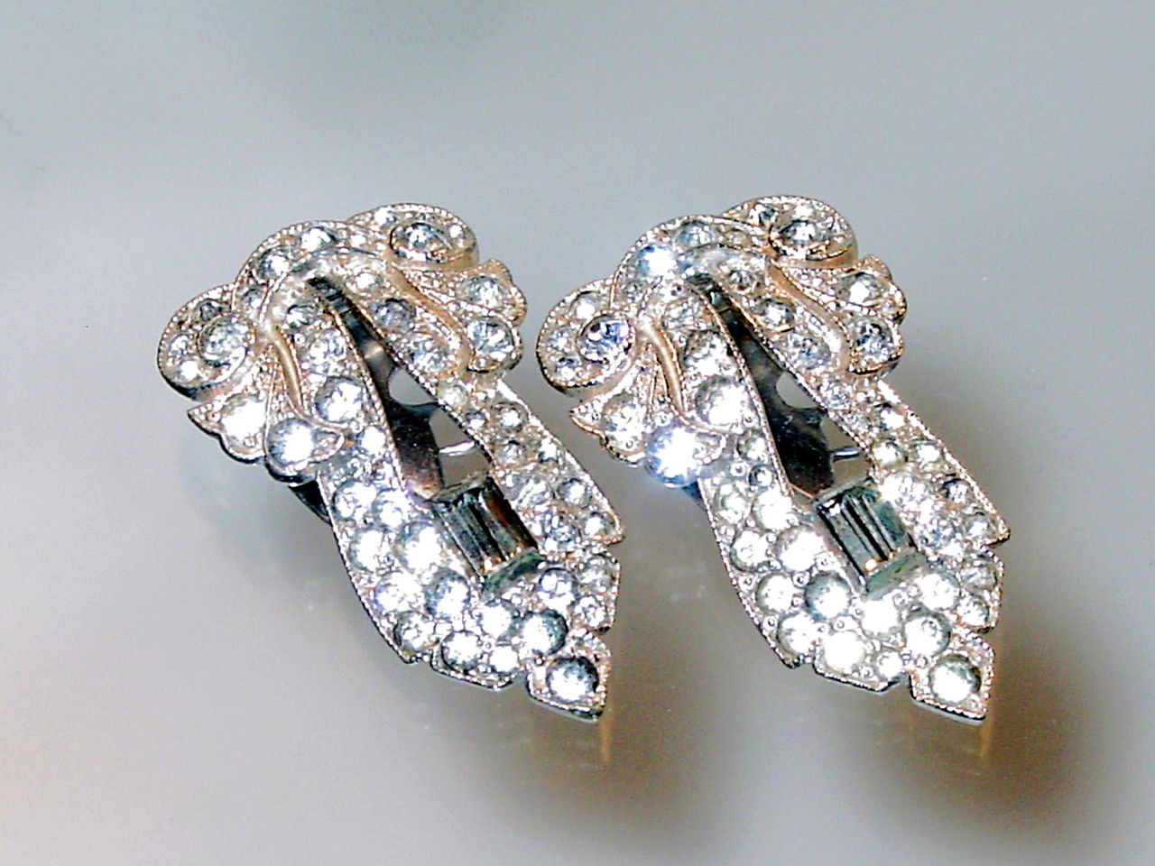 Sparkling 1930s Vintage Pair of Art Deco Clear Diamante Dress Clips