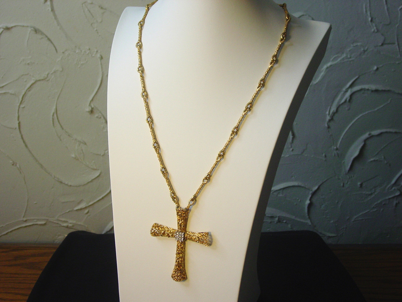 Cross Pendant Necklace