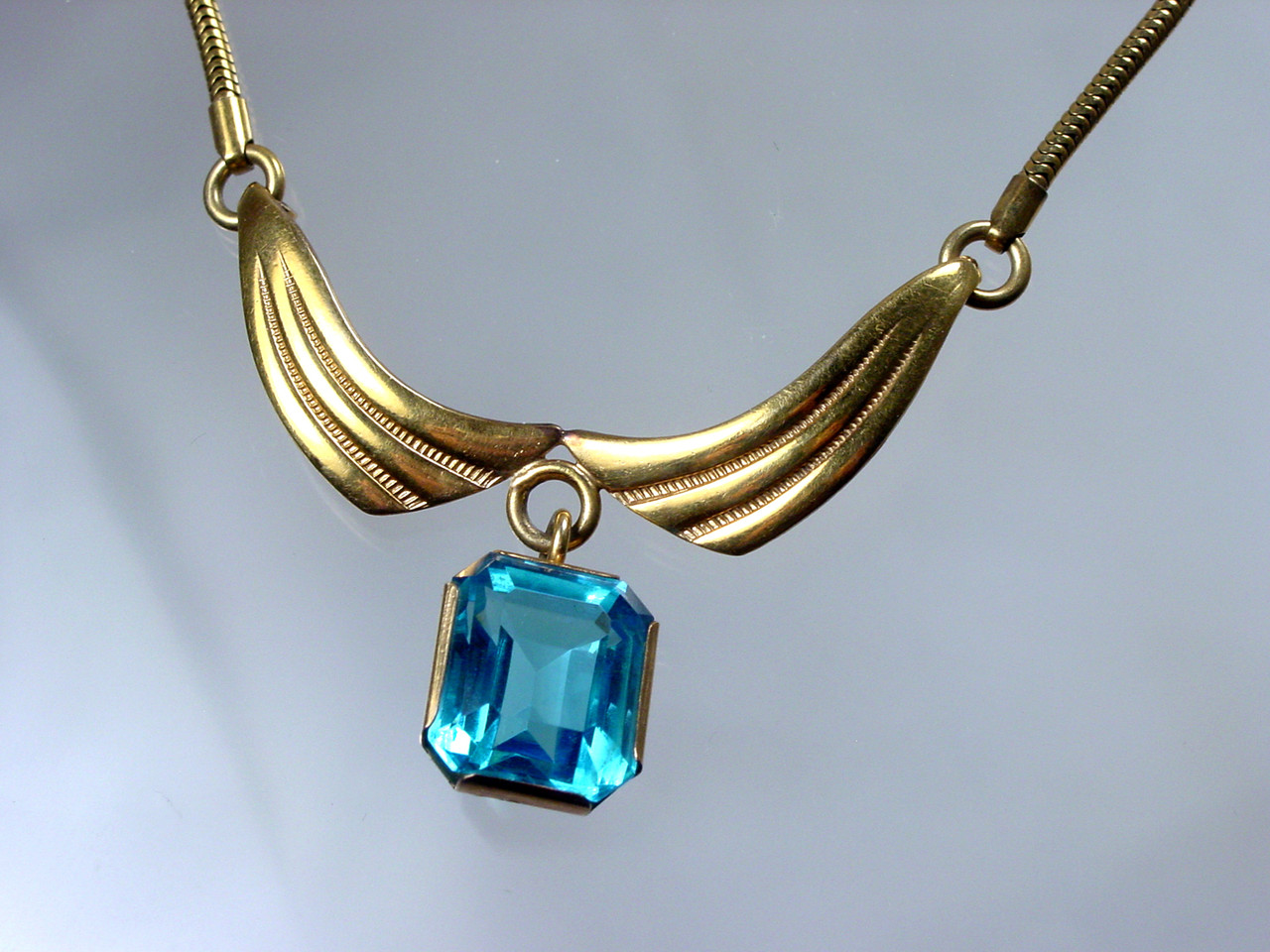 1940's Retro Simmons Aqua Blue Glass Necklace