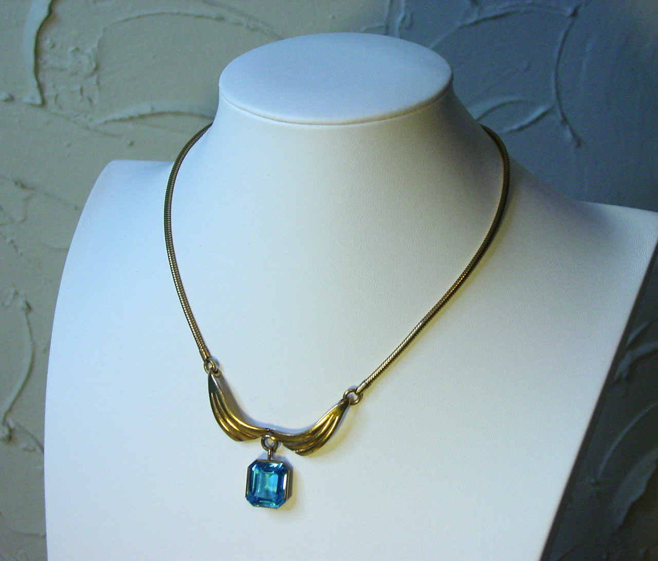 Simmons Glass Stone Necklace from the 1940's
