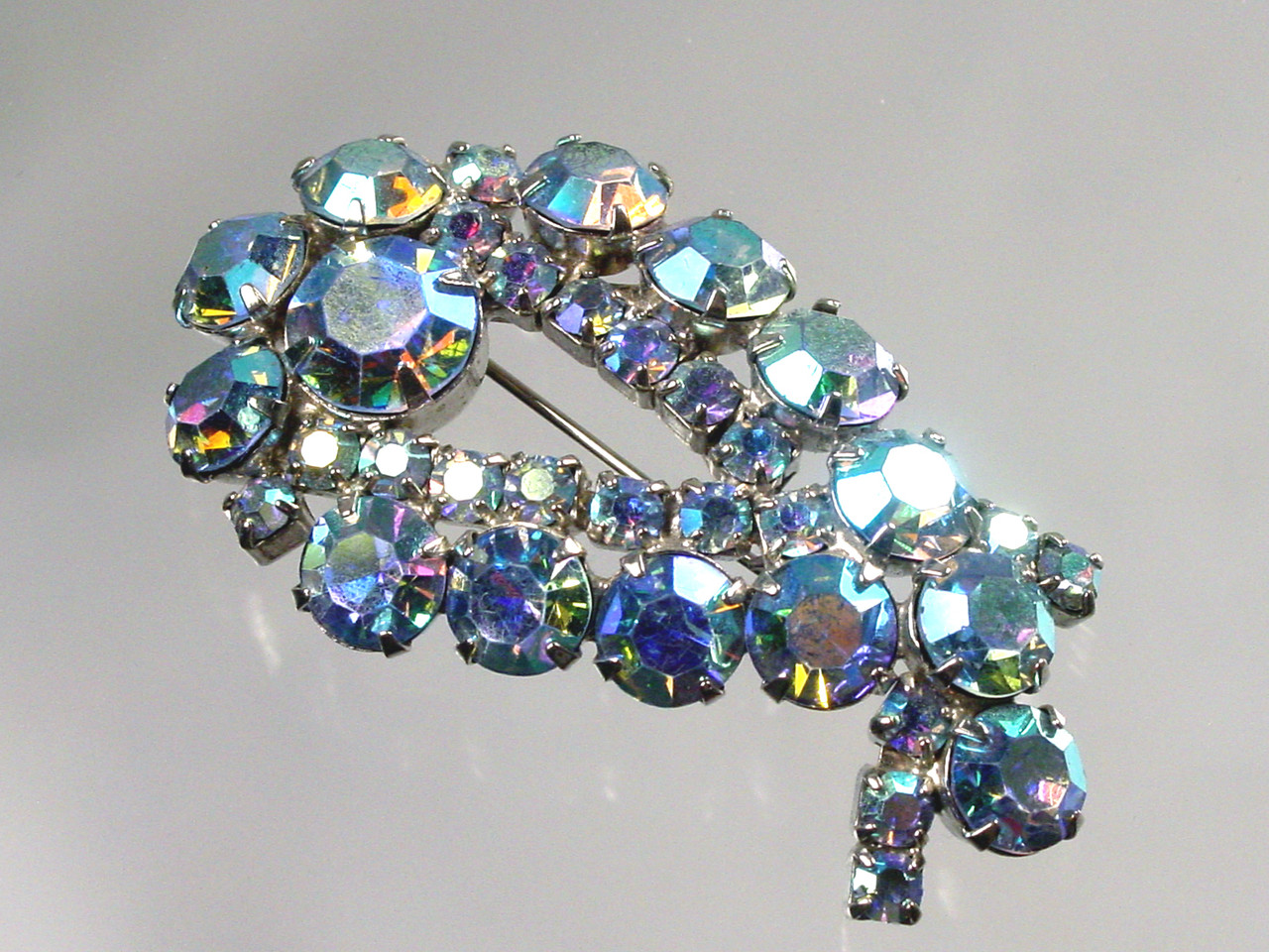 1950's - 1960's Sparkly Blue Brooch