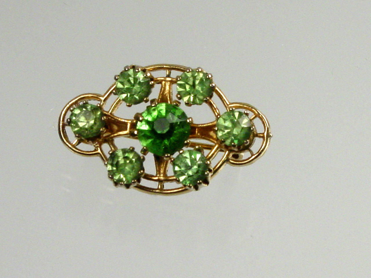 Retro Uranium Petite Pin