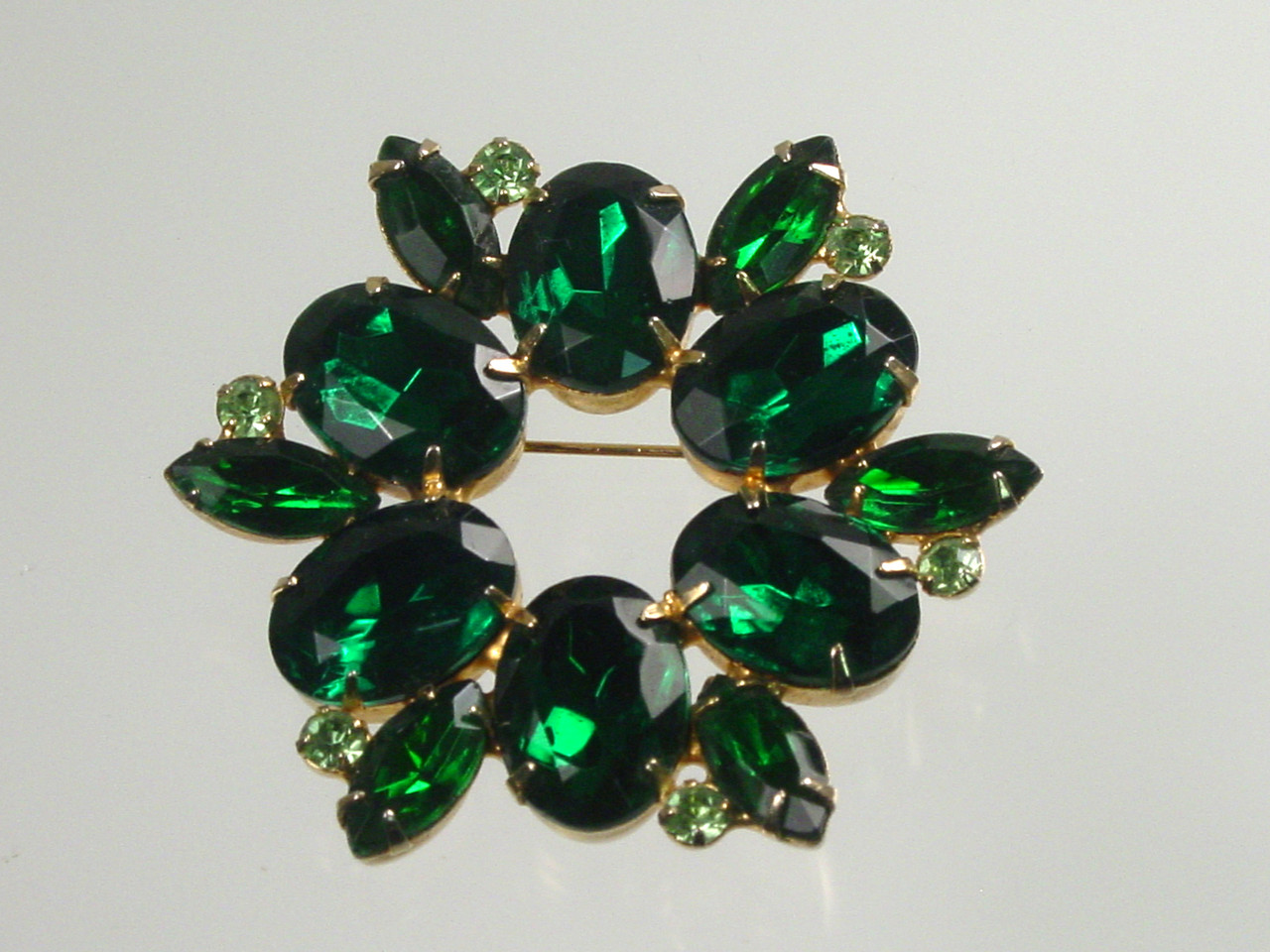 1960's Emerald Green Rhinestone Brooch