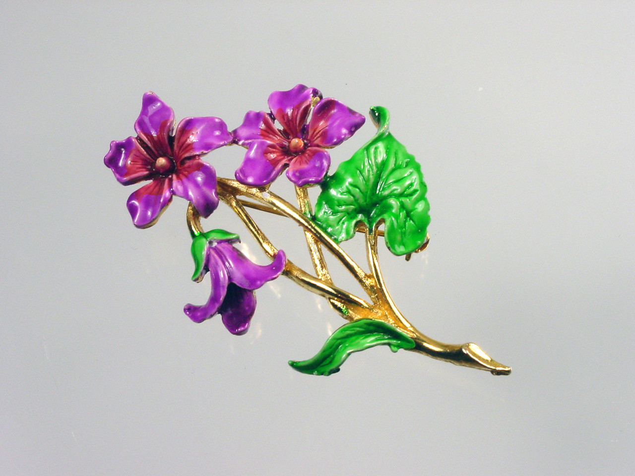 ミチ。パープル　2個 Enamel Violet Brooch