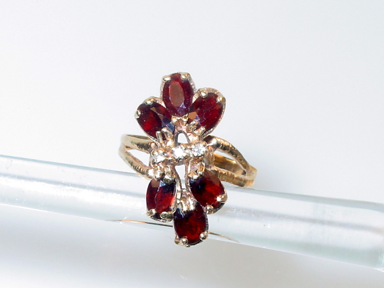 Garnet & Diamonds Ring