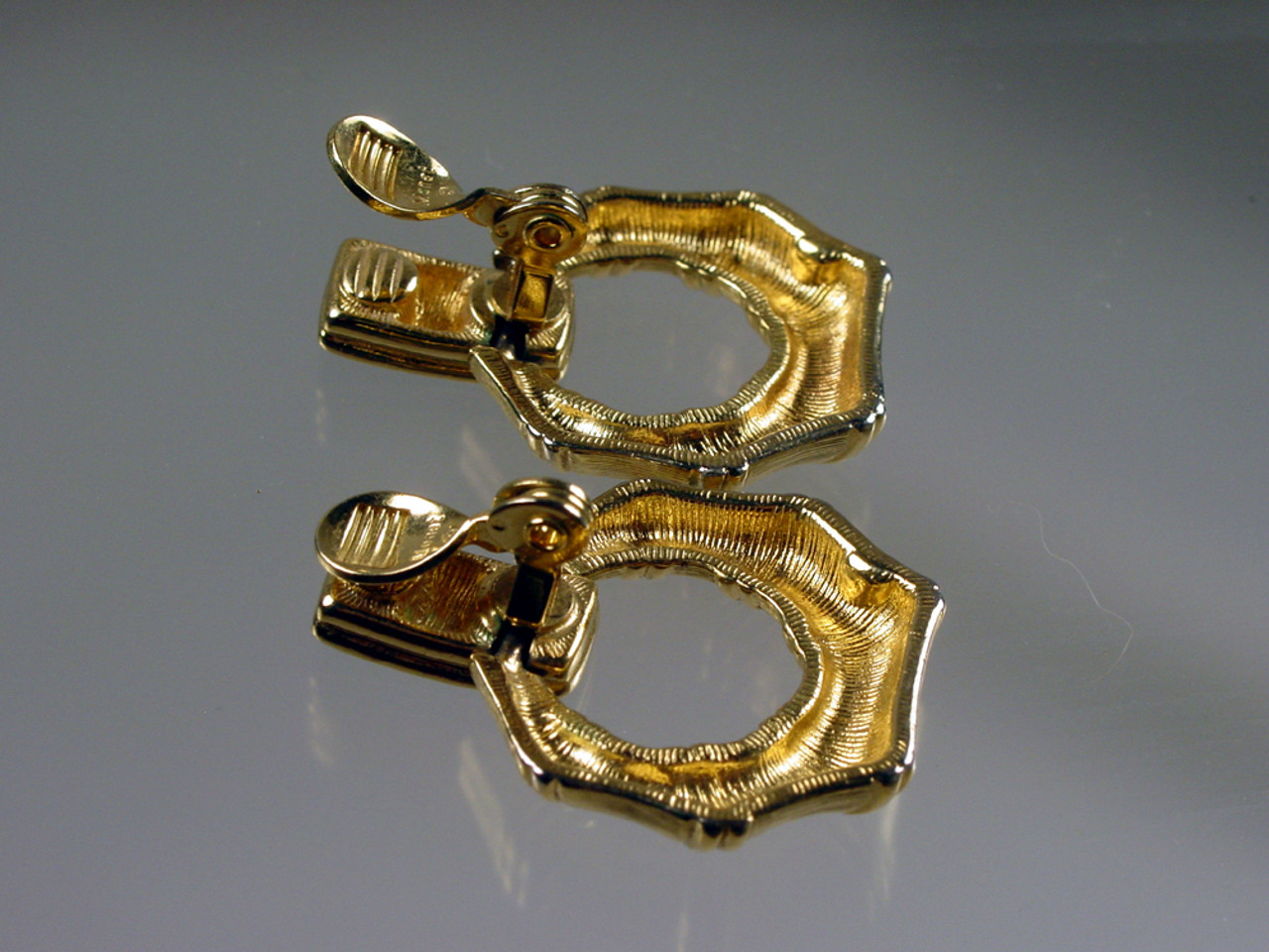 MONET McKinley C-shaped modern needle earrings/Vintage American Western  antique jewelry - Shop Hale-Jewelry Earrings & Clip-ons - Pinkoi