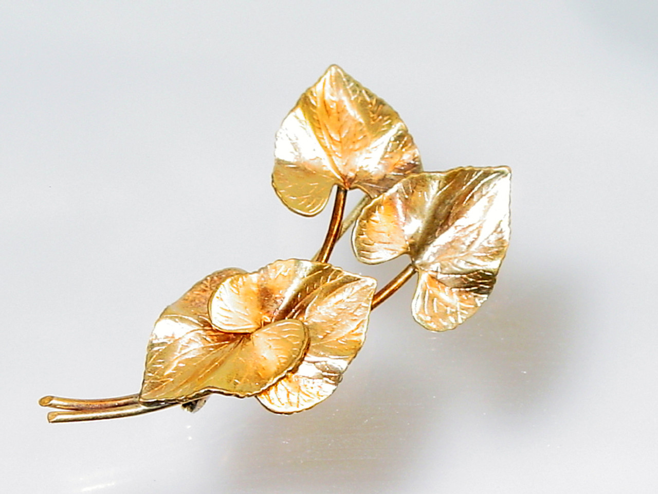 Winard Gold Filled Pin Leaves