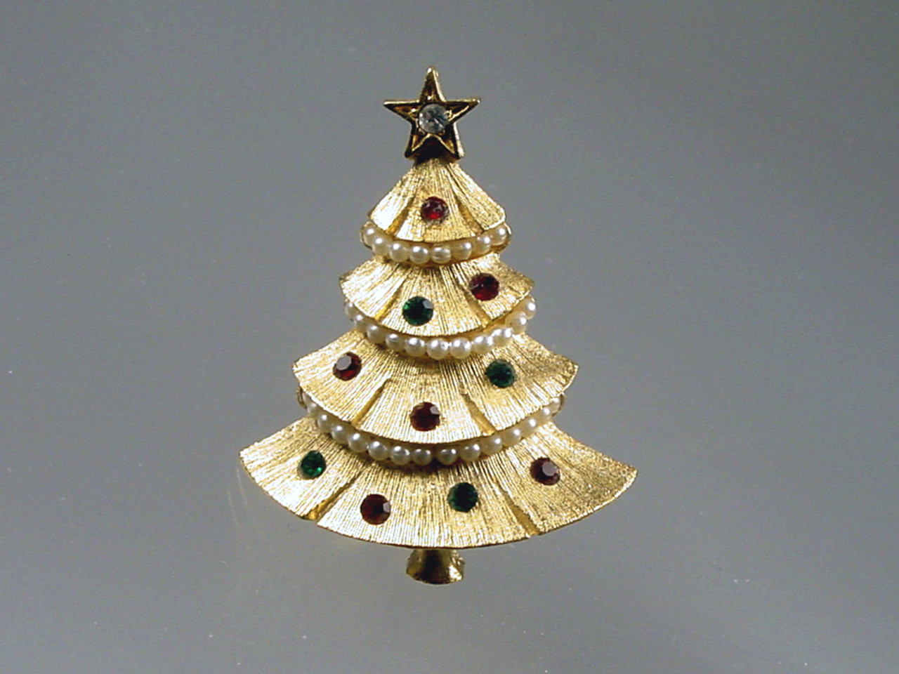 Pearl Garland Christmas Tree Pin