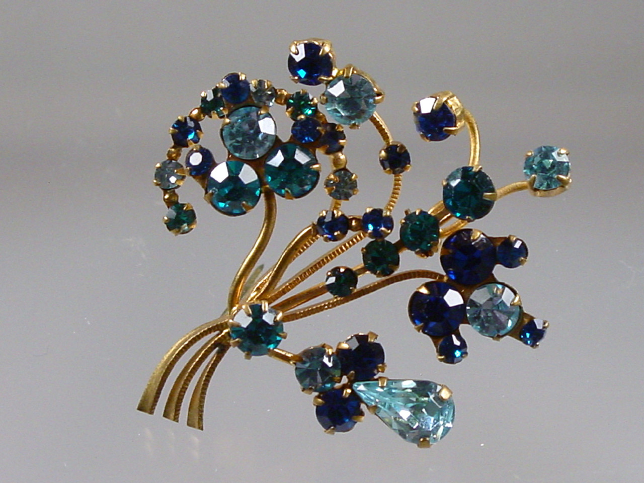 Flower Brooch,Broches Jewelry with Austria Crystal Women's Brooches & Pins