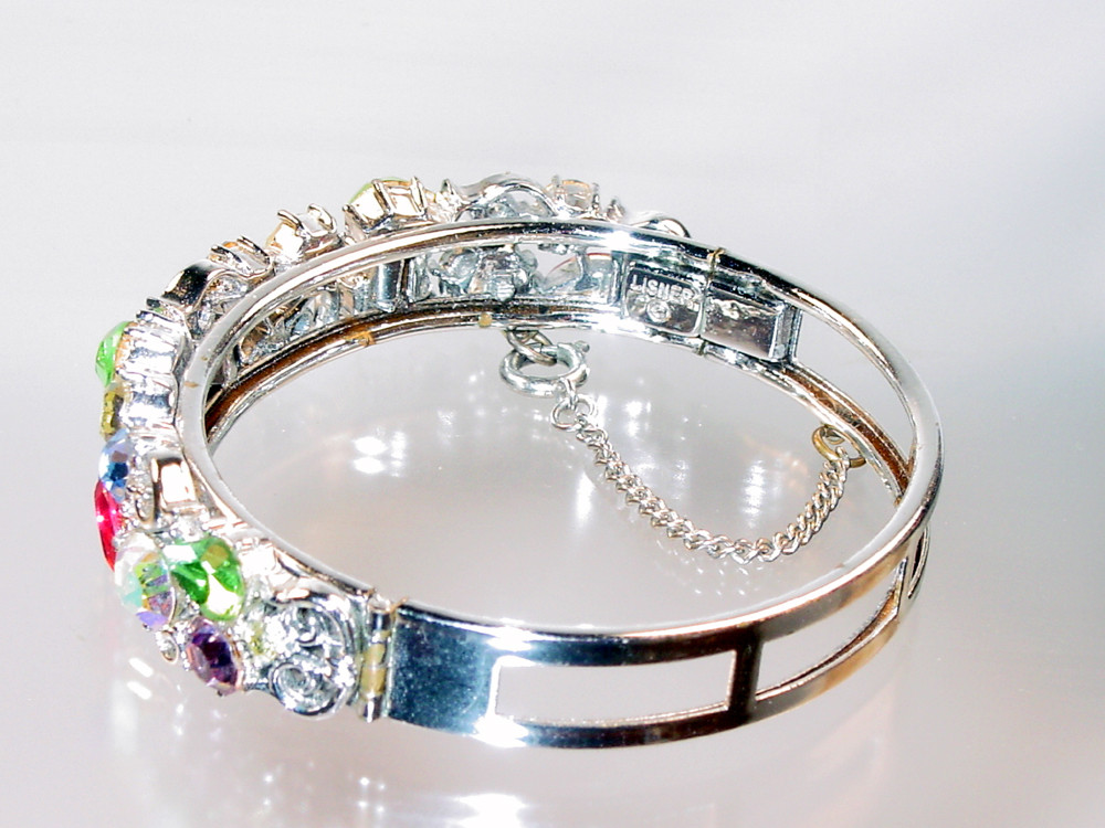 Signed Lisner hinged Bangle