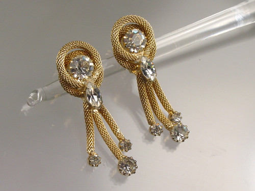 1960's Gold Mesh Dangle Marquise Earrings 1960's Gold Mesh Dangle Marquise Earrings