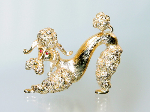 トリファリ 動物 ブローチ 緑の目の犬 プードル Trifari Poodle Brooch