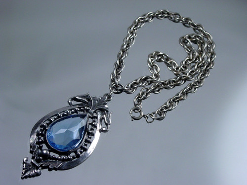 1970's Medallion Pendant Double Cable Chain Necklace 1970's Medallion Pendant Double Cable Chain Necklace