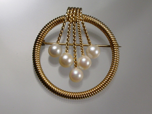 Gold Filled Pearls Circle Brooch Winard