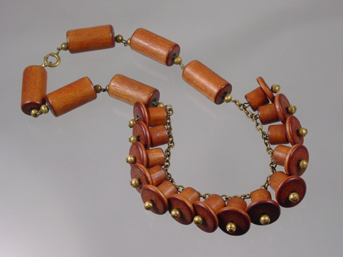 Wood jewelry necklace from the 1940's