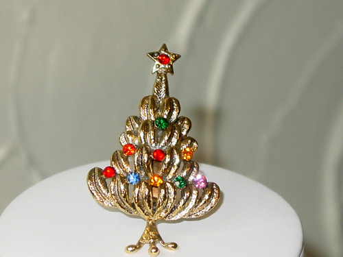 Eisenberg Ice Christmas Tree Pin