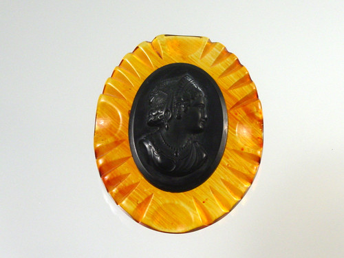 Late 1940's Overdyed Apple Juice / Amber Lucite Cameo