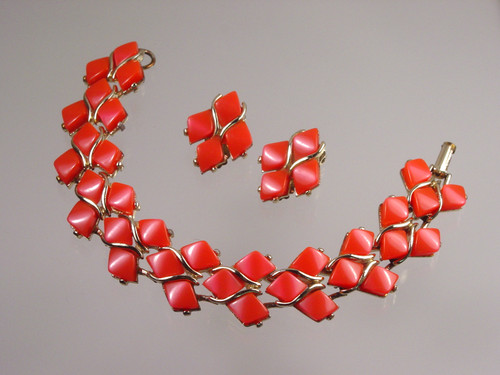 1950's Vibrant Coral Rose Pink Thermoset Jewelry Set