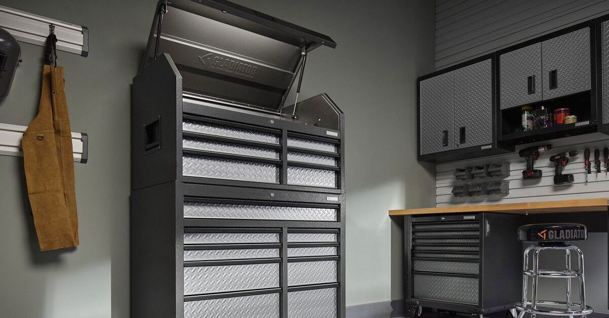 Gladiator 15 drawer combination set inside organized garage