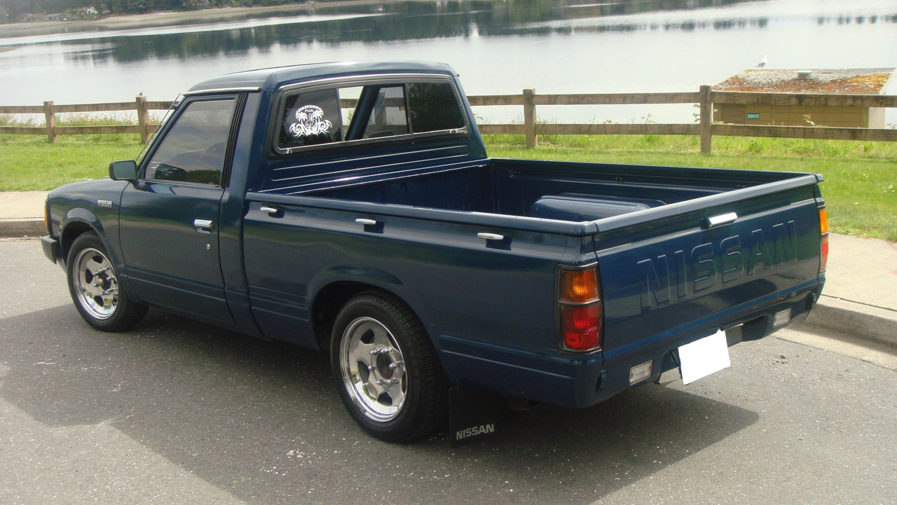 Datsun 720 Pick Up - Rear Glass Seal CAL Style Datsun 720 Pick Up - Rear Glass Seal CAL Style