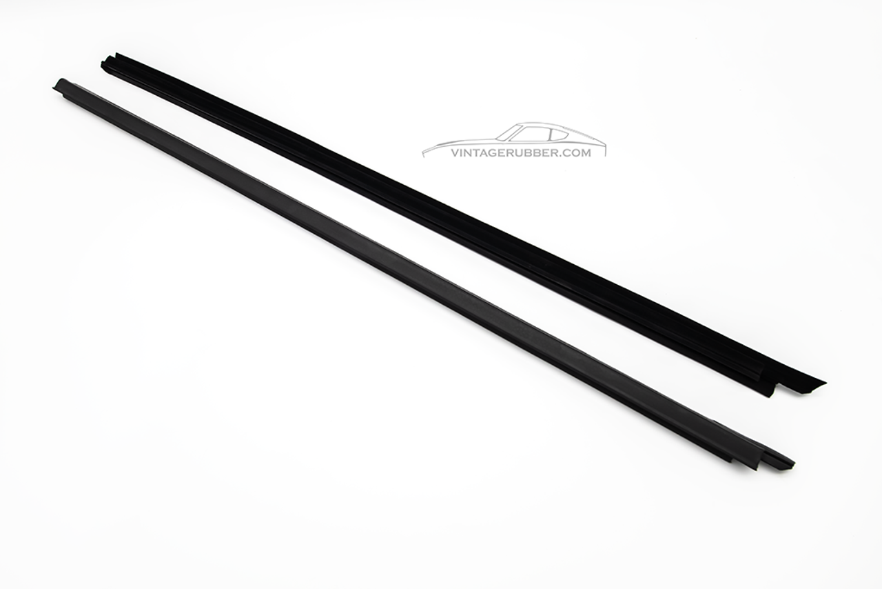 D21 Outer Window Belt Molding Pair