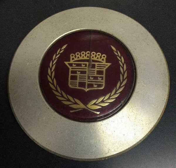 *CAD 41* CADILLAC Eldorado Center Wheel Cap 7" DIA Red and Gold Outline 