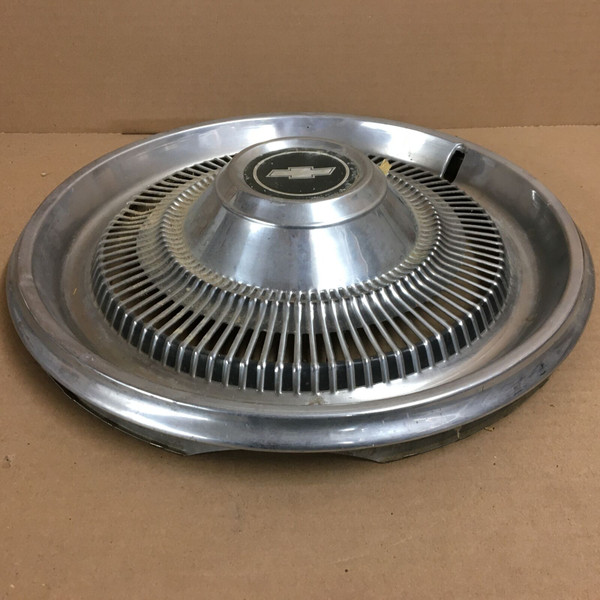 VINTAGE CHEVROLET WHEEL COVER 02