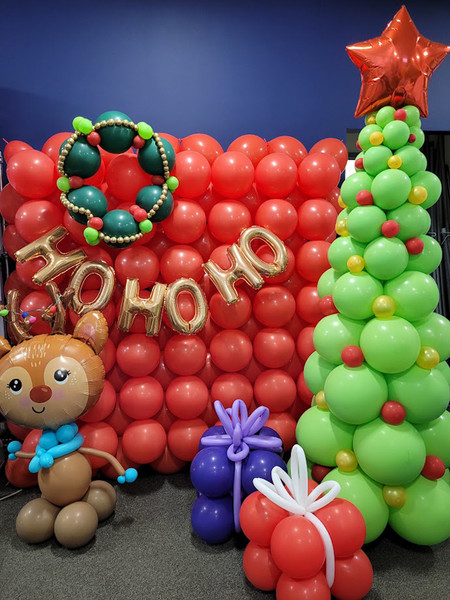 Holiday Square Pack Wall with HoHoHo & Wreath