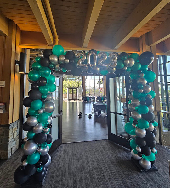 Graduation Square Organic Arch with Year