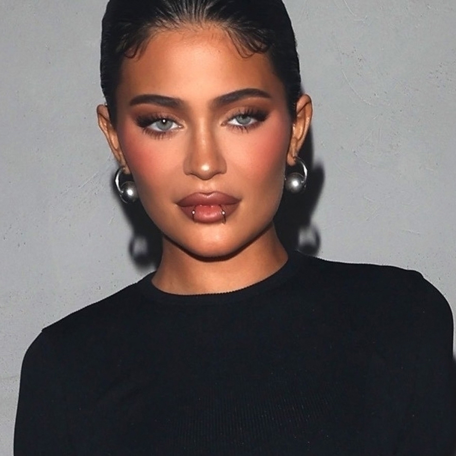 Kylie Jenner's Eye Color: The Magic of Colored Contacts