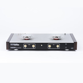 EAT E Glo S Hybrid Tube Phono Preamplifier - Macasar Side Panels