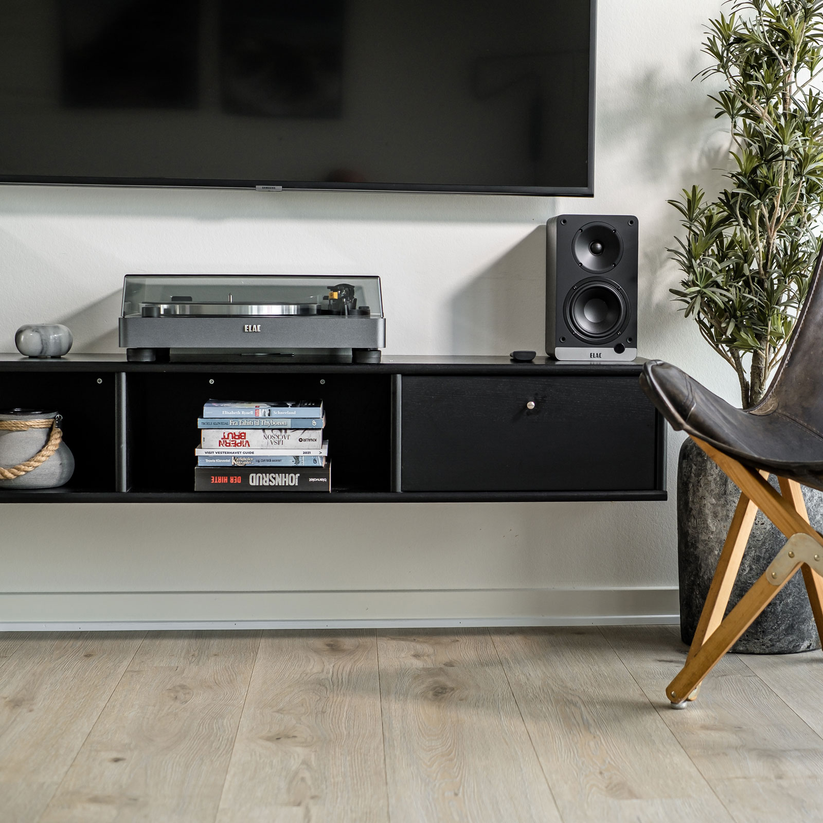 Home display of ELAC Debut ConneX DCB41 Powered Bookshelf Speakers