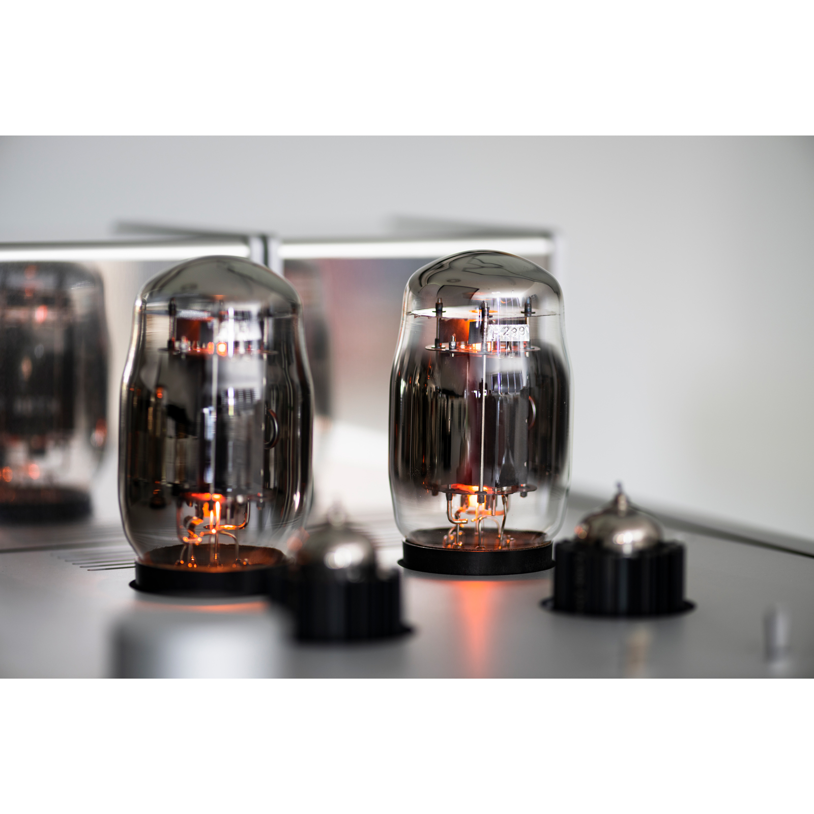 Lights of EAT E-Glo I Integrated Amplifier