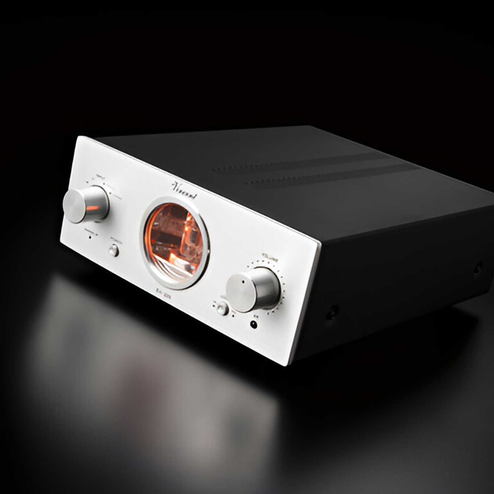 Lifestyle of the Vincent Audio SV 200 Hybrid Integrated Amplifier.