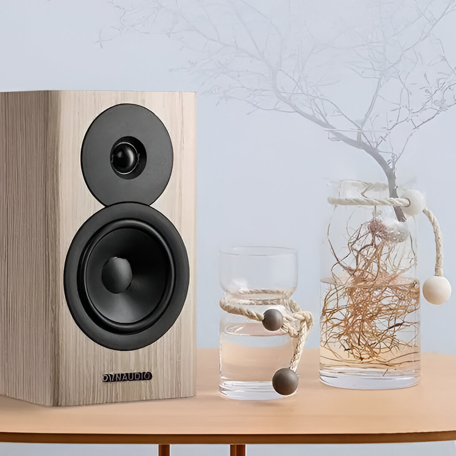 Dynaudio Evoke 10 Bookshelf Speakers - Gloss White - Pair